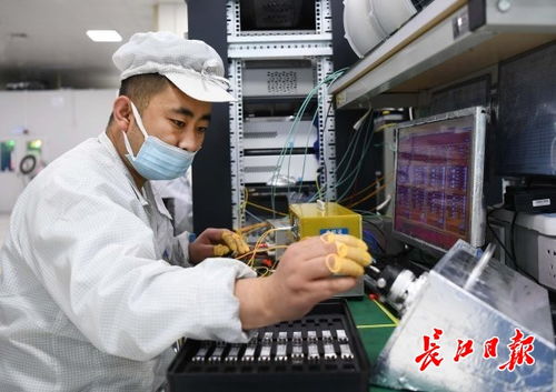 武漢“五個中心”建設開局沖刺 5G車間滿負荷運轉，科研團隊攻堅通信技術研發